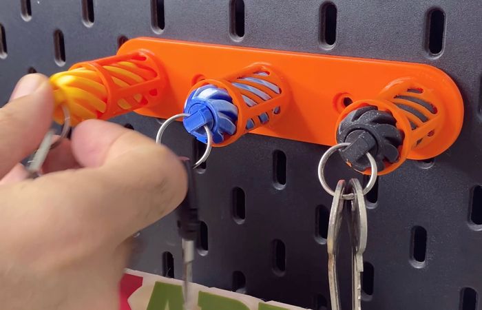 3D Printed Impossible Passthrough Key Hanger