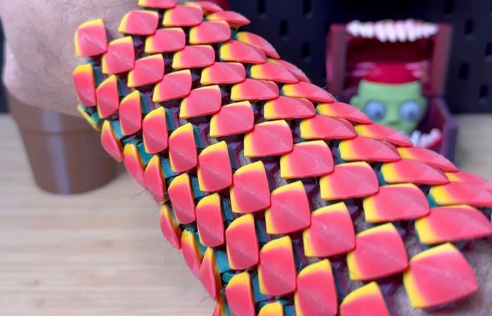 3D Printed Articulated Scalemail Bracer