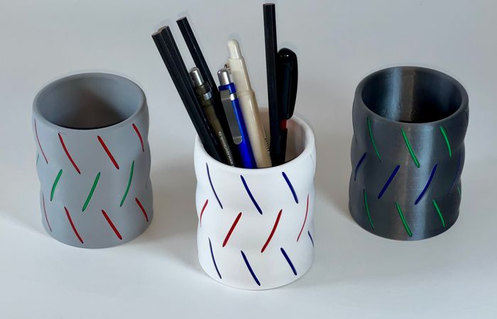 Customizable filament vase