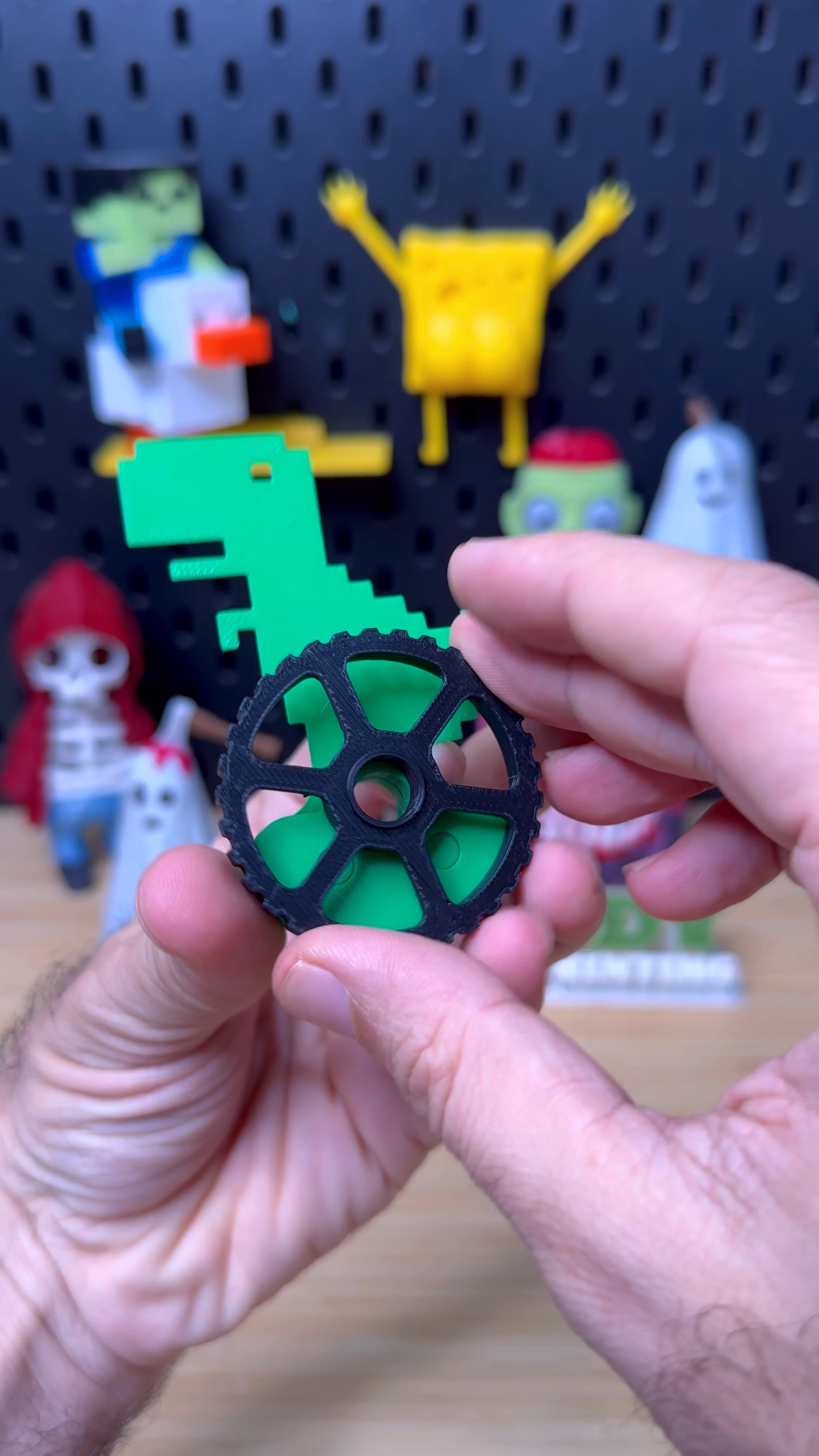 3D Printed Dino Balances and Runs by Itself