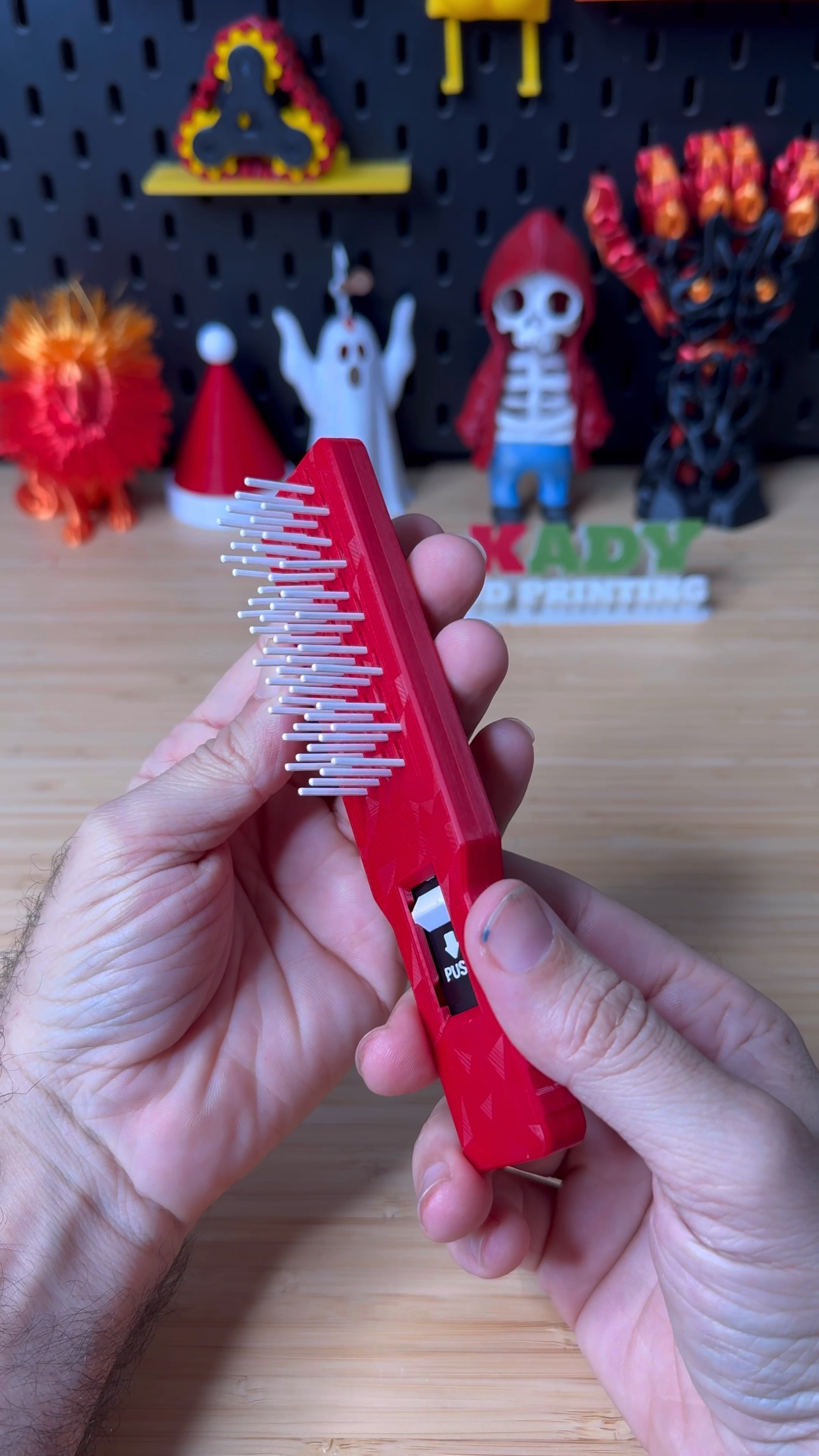 3D printed retractable hairbrush