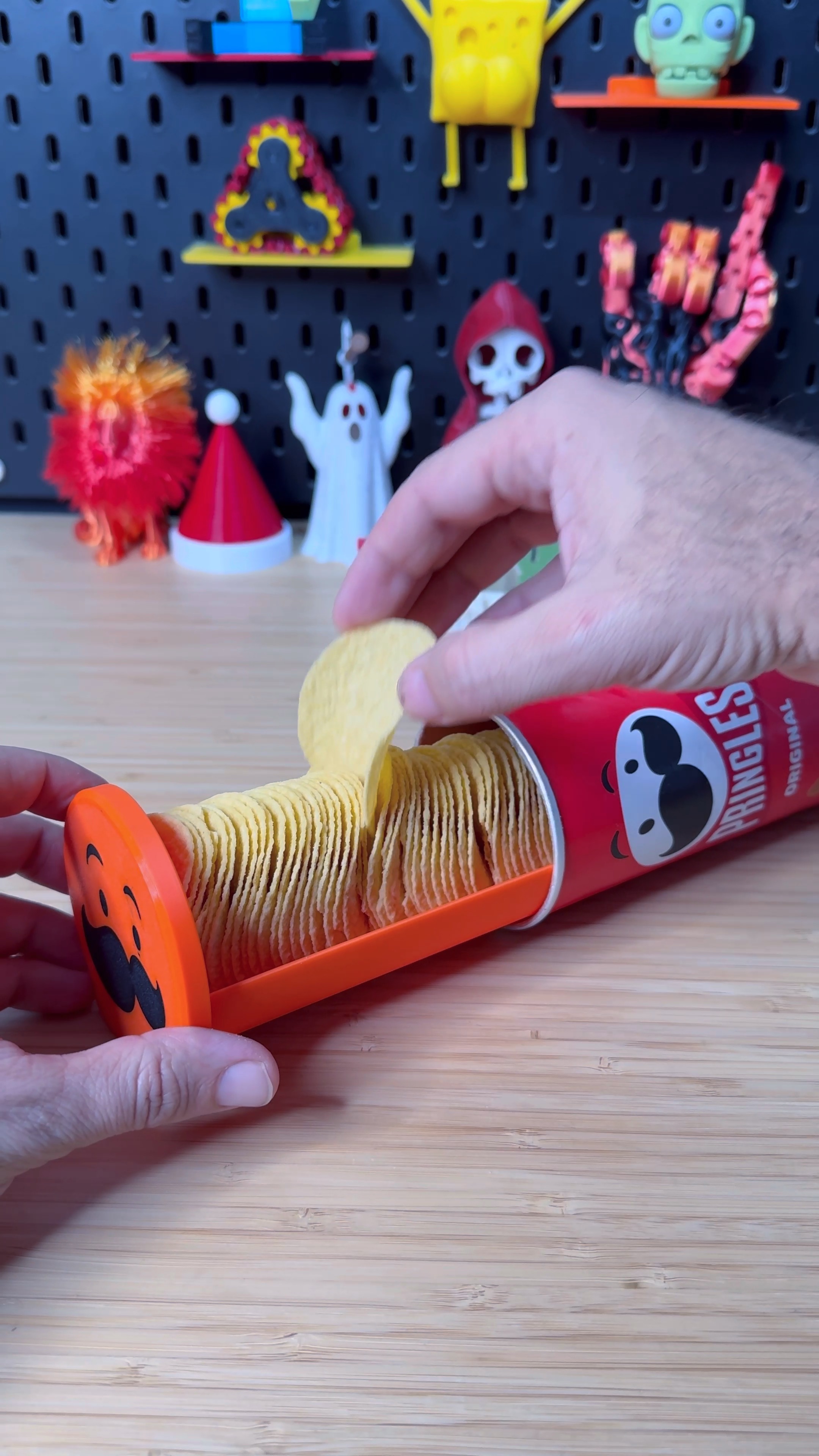 3D Printed Pringles Chips Slider Tray with Functional Lid