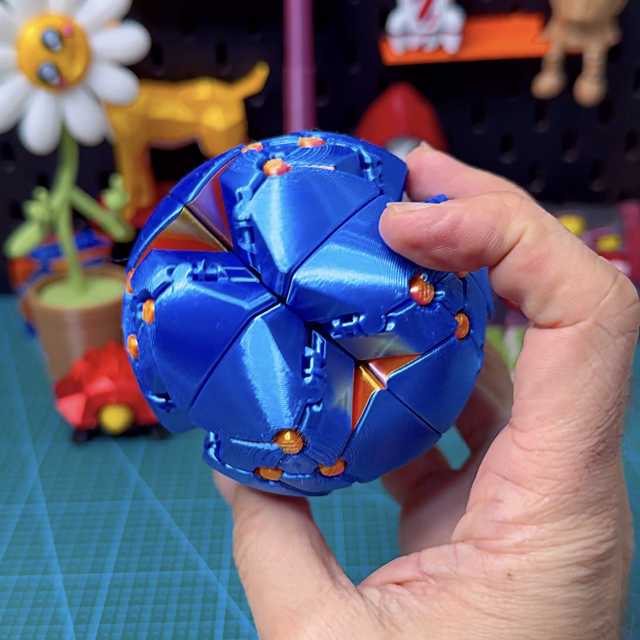 3D Printed Hinge Ball transforming Fidget