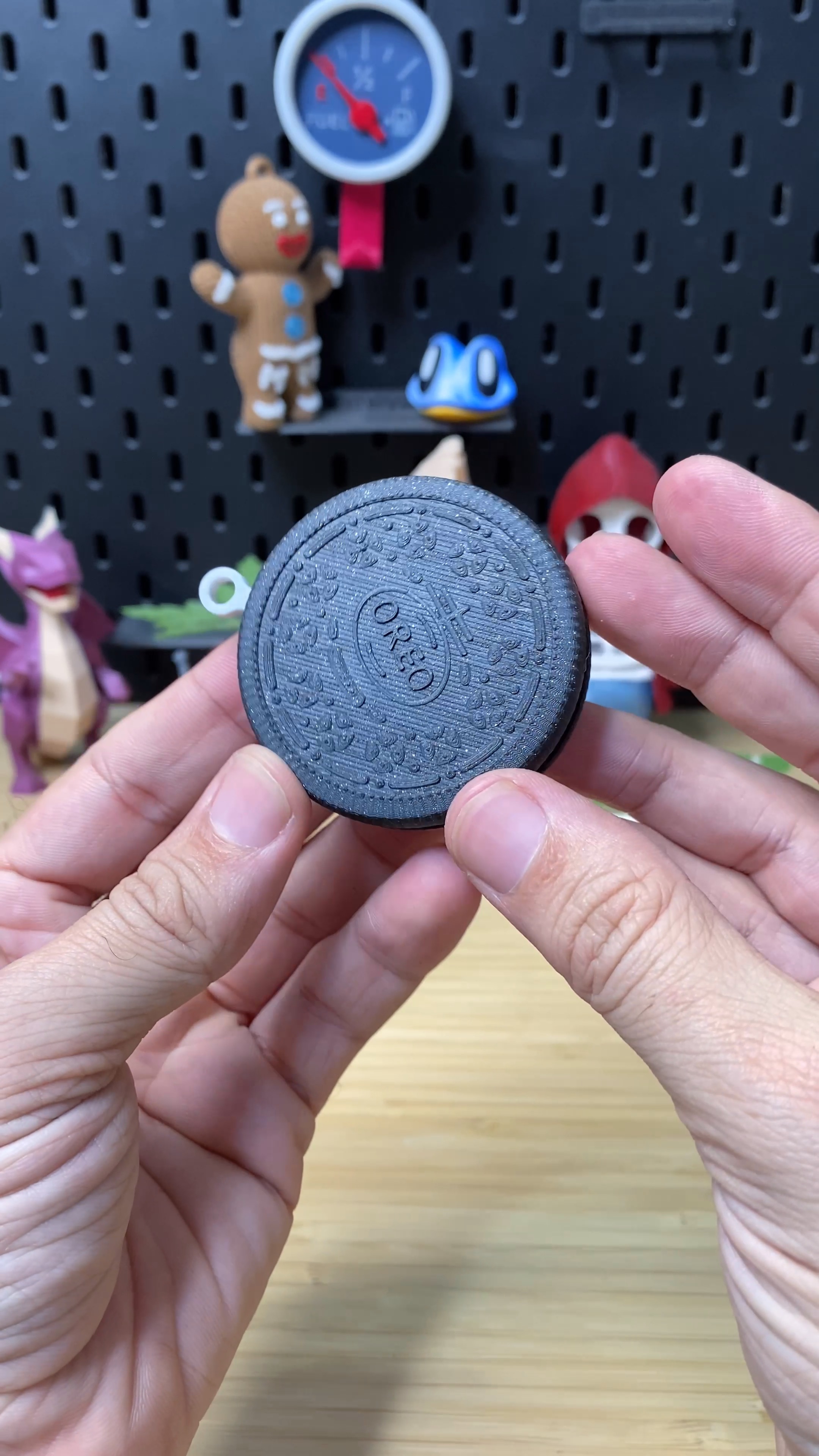 3D Printed Realistic Oreo container