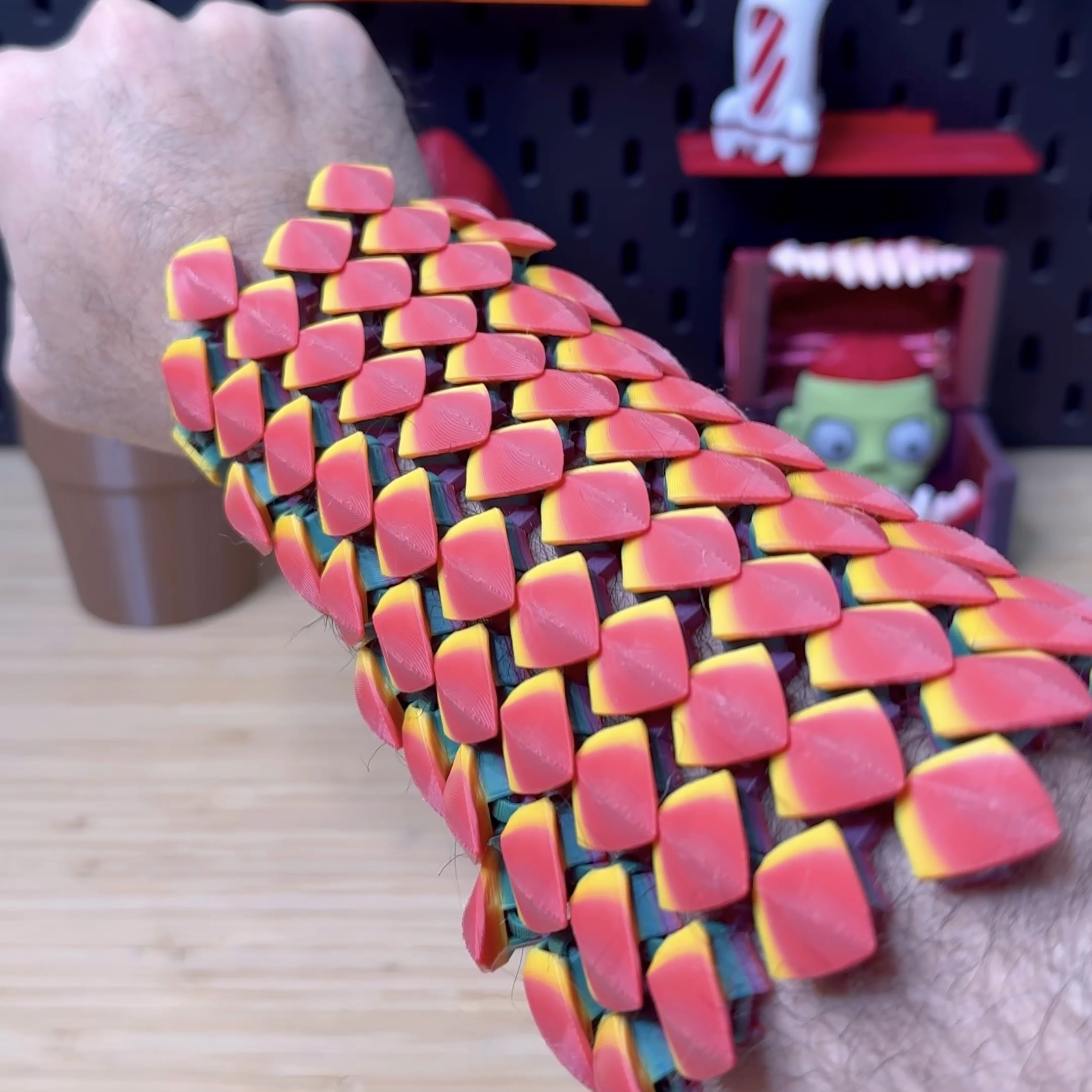 3D Printed Articulated Scalemail Bracer STL file