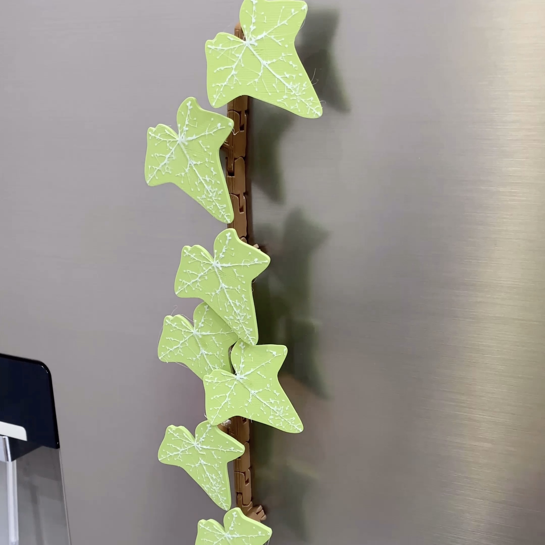 3D Printed Magnetivy - English Ivy Fridge Magnet with Articulating Stems STL file
