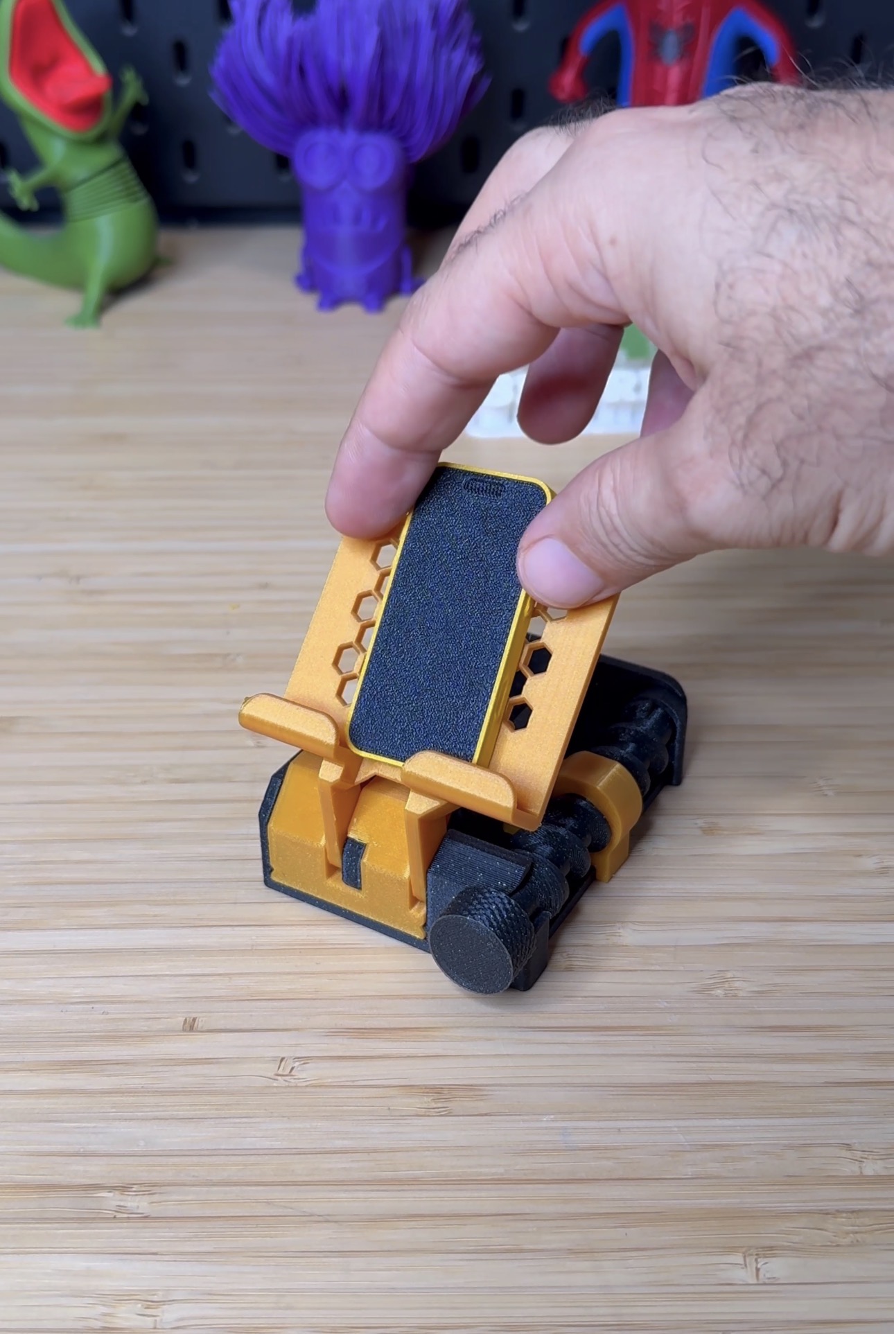 3D Printed Phone Stand That Turns Into a Storage Box