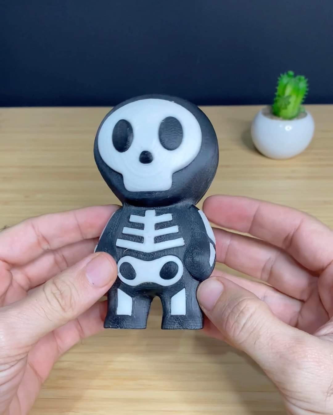 Cute Skull battery holder STL file